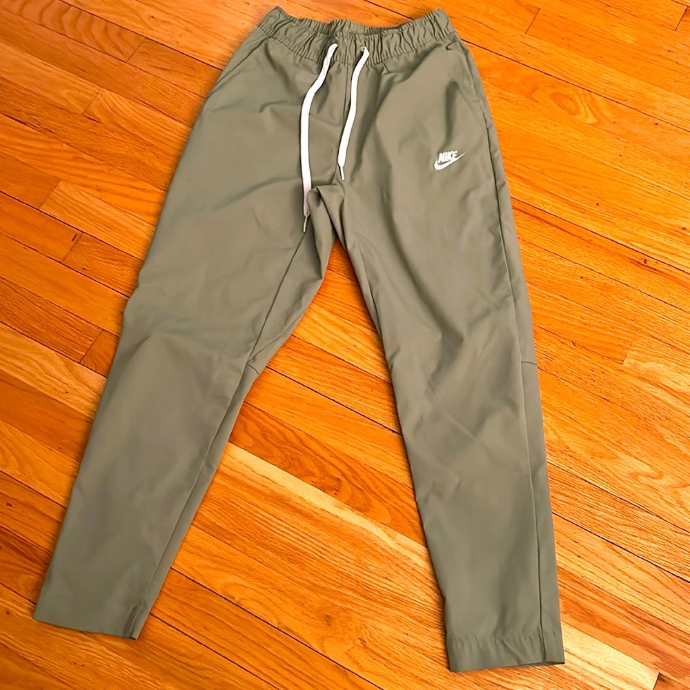 Nike Men’s Club woven tapered pants